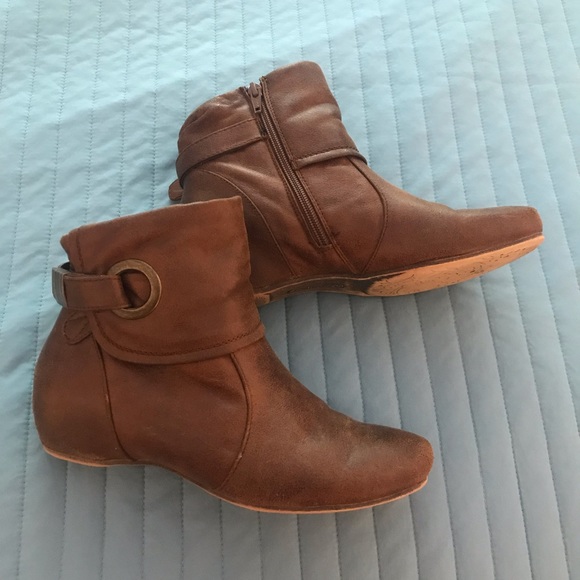BareTraps Shoes - Brown flat booties